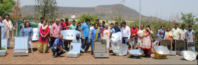 Ấn Độ: Cả ngôi làng nấu ăn bằng năng lượng mặt trời để cứu rừng - Ảnh 3.
